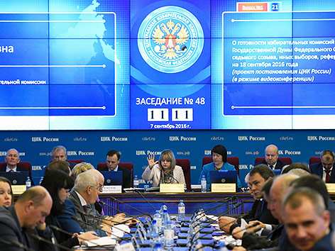 © APA/AFP/Yuri Kadobnov Wahlkommission in Russland mit Ella Pamfilova