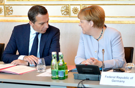 © APA/Herbert Neubauer Bundeskanzler Christian Kern und die deutsche Kanzlerin Angela Merkel