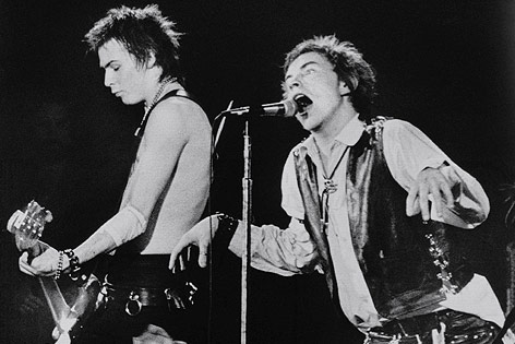 © AP Johnnie Rotten und Sid Vicious von der Band "The Sex Pistols"