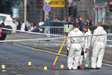 © APA/AFP/Ferenc Isza Spurensicherung am Tatort