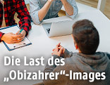 Junger Erwachsener bei einem Bewerbungsgespräch