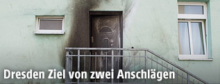 Eingang der Moschee nach dem Anschlag