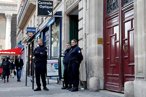 © APA/AFP/Thomas Samson Polizei vor Hoteleingang