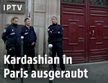 Polizisten vor Hotel