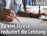 Hand und Stift