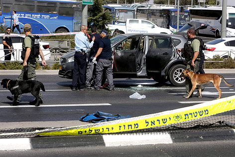 © APA/AFP/Menahem Kahana Polizisten am Einsatzort