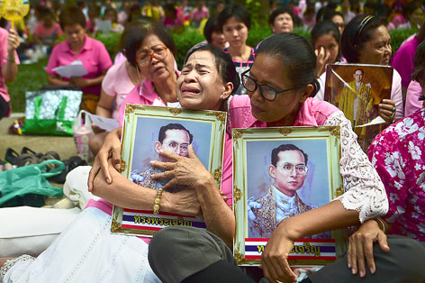 © APA/AFP/Munir Uz Zaman Trauernde Menschen in Thailand