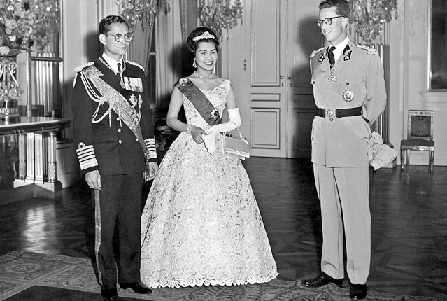 © APA/AFP/Belga Archivbild von Thailands König Bhumibol aus1960