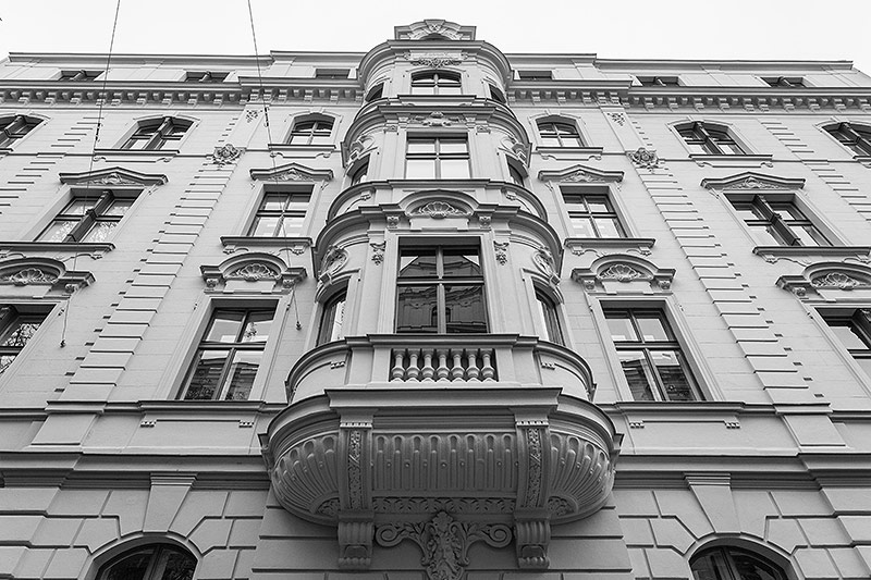 © ORF.at/Dominique Hammer Ein Erker auf einem der Wohnhäuser in der Zeinlhofergasse gebaut von den Architekten Fellner und Helmer