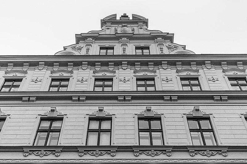 © ORF.at/Dominique Hammer Ein Dachaufbau auf einem der Wohnhäuser in der Zeinlhofergasse gebaut von den Architekten Fellner und Helmer