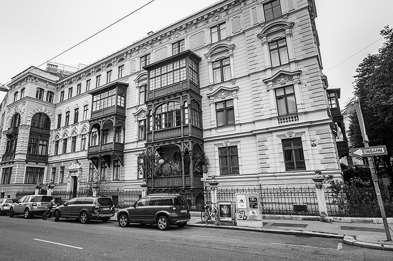 © ORF.at/Dominique Hammer Seitenansicht des Margaretenhofs in Wien gebaut von den Architekten Fellner und Helmer
