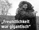 Ungarn Flüchtling nach Überschreiten der Grenze zu Österreich