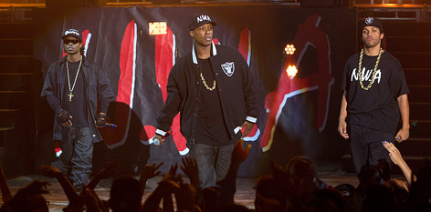 © picturedesk.com/Everett Collection/Universal Jason Mitchell als Eazy- E, Corey Hawkins als Dr. Dre und O' Shea Jackson Jr. als Ice Cube im Film "Straight outta Compton"