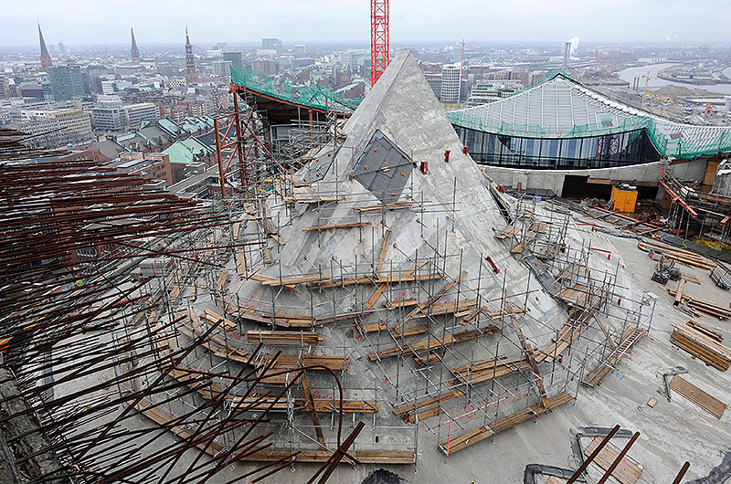 © Reuters/Fabian Bimmer Dqach der Elbphilharmonie in Hamburg