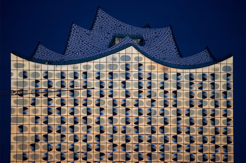 © APA/dpa/Christian Charisius Elbphilharmonie bei Nacht