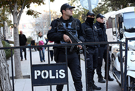 © AP/Burhan Ozbilici Türkische Polizisten