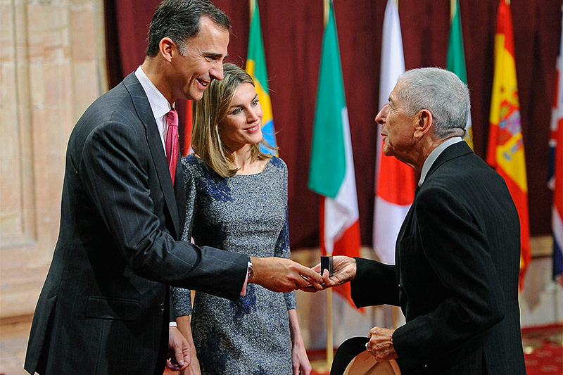 © Reuters/Felix Ordonez Leonard Cohen mit Prinz Felipe und Prinzessin Letizia von Spanien