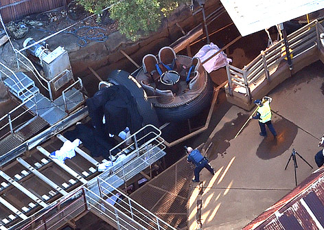 © APA/AP/AAP/Dan Peled Verunfallter Wagen in der Wildwasserbahn im australischen Vergnügungspark Dreamworld