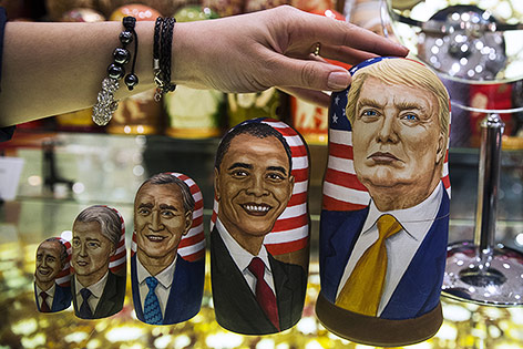 © APA/AP/Pavel Golovkin Donald Trump als Matrioschka-Puppe in Moskau