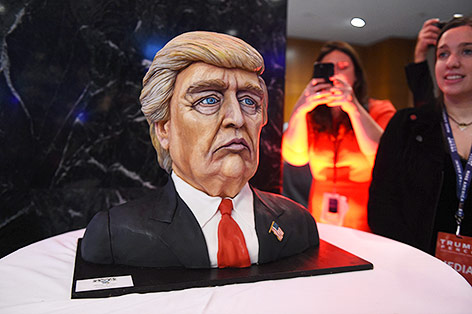 © APA/AFP/Timothy A. Clary Trump-Kuchen im New York Hilton Midtown Hotel