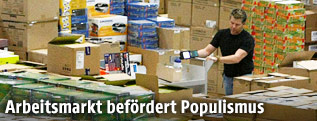 Amazon-Mitarbeiter im Lager