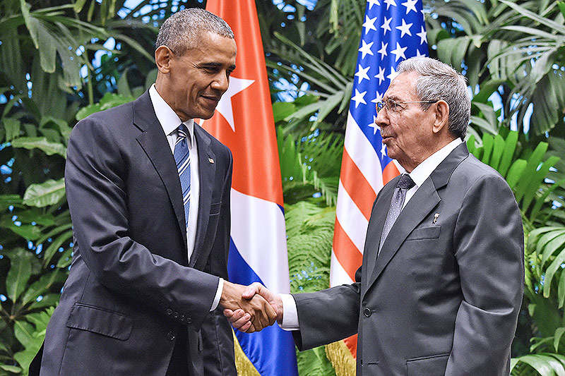 © APA/AFP/Nicholas Kamm Barack Obama und Raul Castro
