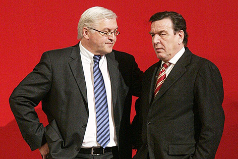 © APA/dpa/Bernd Thissen Gerhard Schröder und Frank-Walter Steinmeier, 2005