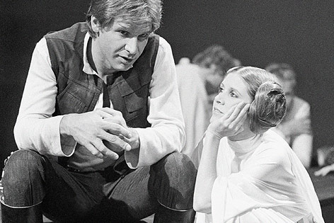 © AP/George Brich Harrison Ford und Carrie Fisher bei den Dreharbeiten zum Film "Star Wars"