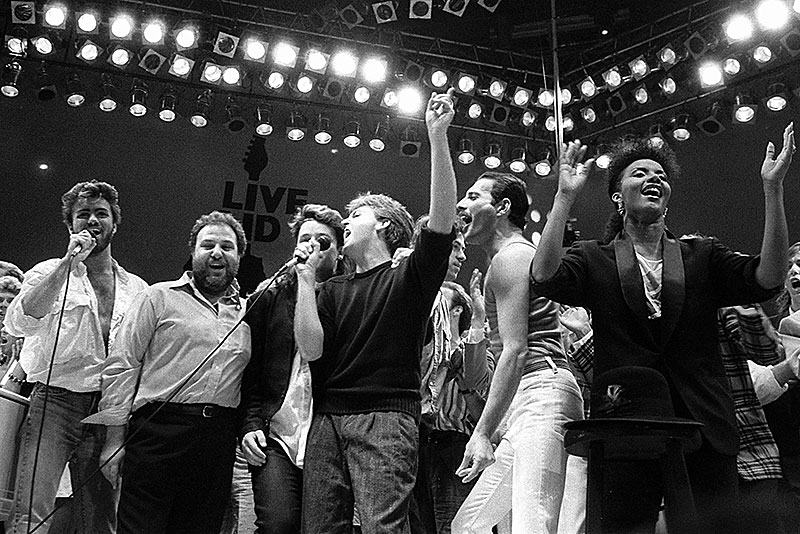 © AP/Joe Schaber George Michael, Harvey Goldsmith, Bono, Paul McCartney, Bob Geldof und Freddie Mercury