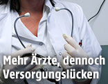 &Auml;rztin mit Stethoskop