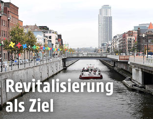 Brücke teilt die Innenstadt Brüssel von dem Stadtteil Molenbeek
