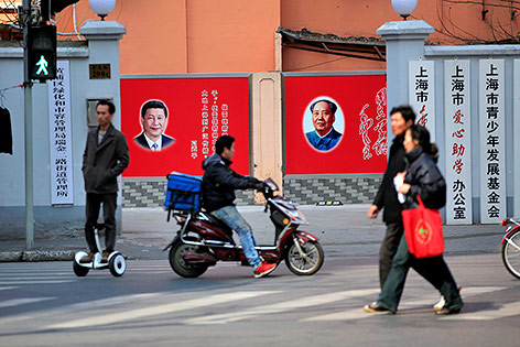 © Reuters/Aly Song Menschen auf der Straße in Schanghai
