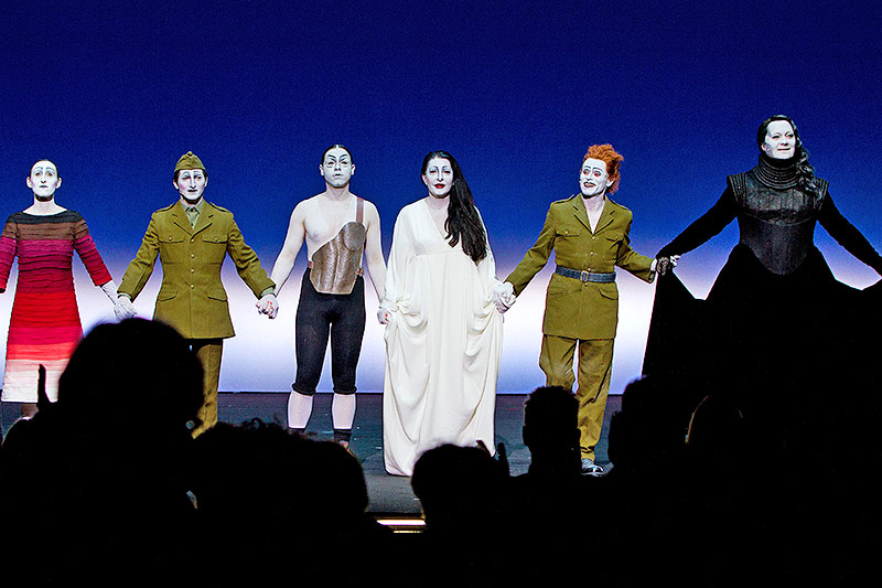 "The Life and Death" von Marina Abramovic in Amsterdam