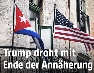 Kubanische und US-Flagge