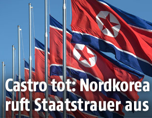 Nordkoreanische Flaggen auf Halbmast