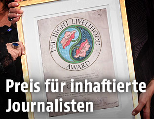 Auszeichnungsurkunde des alternativen Nobelpreises f&uuml;r die t&uuml;rkische Oppositionszeitung "Cumhuriyet"