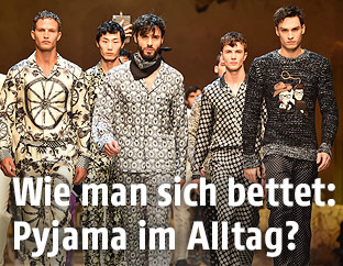 Männer in Pyjamas