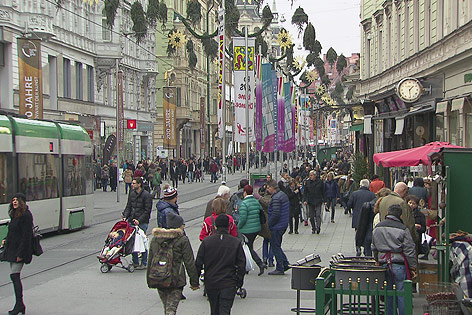 © ORF Passanten in der Grazer Innenstadt