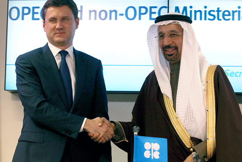 © APA/AP/Ronald Zak Alexander Novak und Khalid Al-Falih