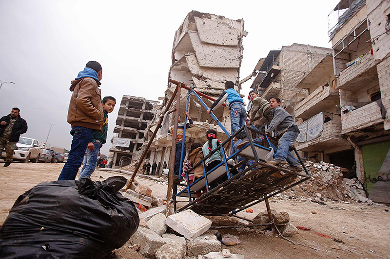 Kinder spielen in Aleppo