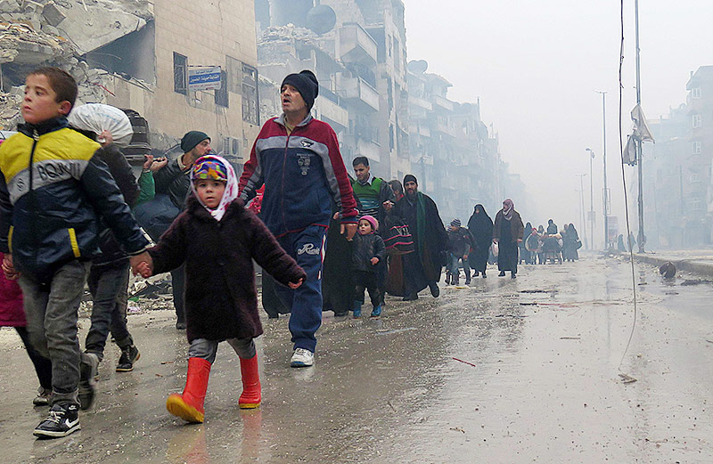 © APA/AFP Zivilisten flüchten aus Aleppo