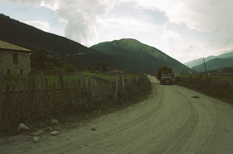 © David Tiefenthaler Landschaftsansicht von Swanetien in Georgien