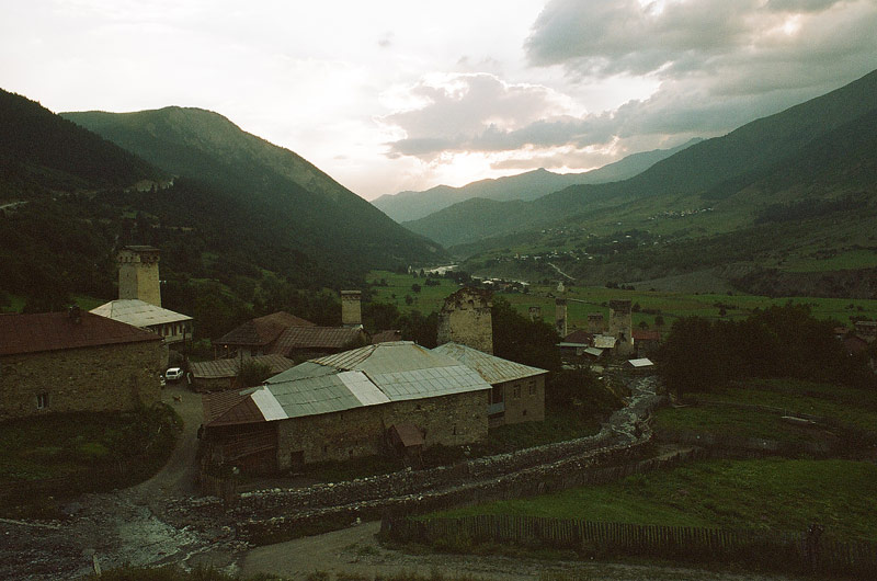 © David Tiefenthaler Landschaftsansicht von Swanetien in Georgien