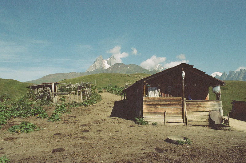 © David Tiefenthaler Landschaftsansicht von Swanetien in Georgien