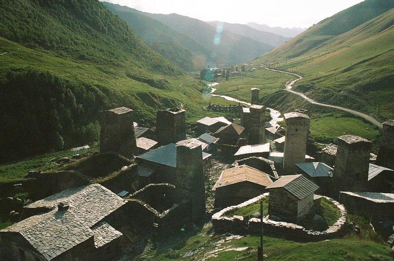 © David Tiefenthaler Landschaftsansicht von Swanetien in Georgien