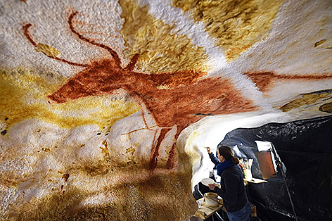 © APA/AFP/Mehdi Fedouach Nachbildung der berühmten Steinzeithöhle Lascaux