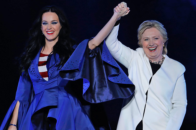 US-Sängerin Katy Perry mit Hillary Clinton