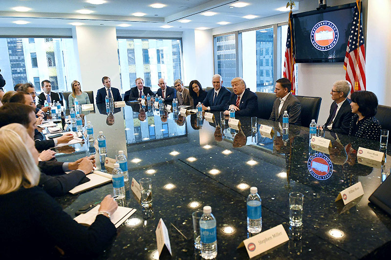 © APA/AFP/Timothy A. Clary Donald Trump und Tech CEO's