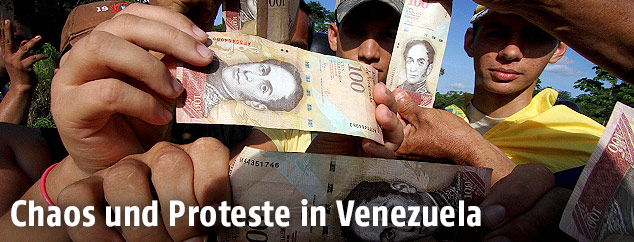Demonstranten vor der Venezolanischen Zentralbank