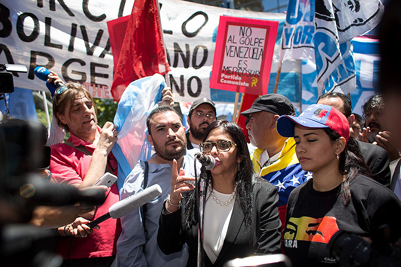 © APA/AP Die venezolanische Außenministerin Delcy Rodriguez spricht vor dem argentischen Außenministerium